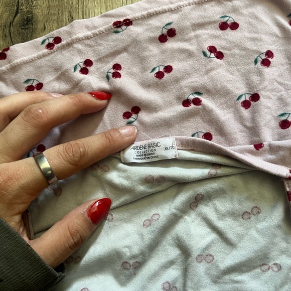 Cute pink 🍒Ardene top in size Xl - Picture 3 of 3